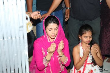 Krishna Gadi Veera Prema Gaadha Movie Team Visits Kadapa Darga